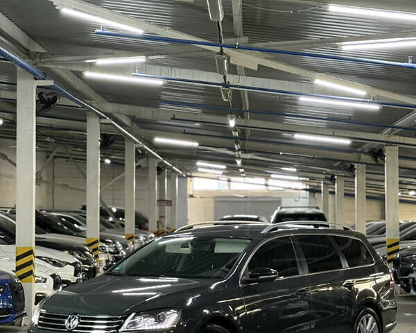 Серый Фольксваген Пассат, объемом двигателя 2 л и пробегом 220 тыс. км за 12900 $, фото 4 на Automoto.ua