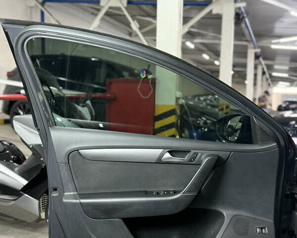 Серый Фольксваген Пассат, объемом двигателя 2 л и пробегом 220 тыс. км за 12900 $, фото 12 на Automoto.ua