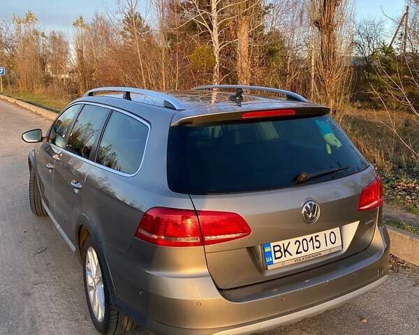 Сірий Фольксваген Пассат, об'ємом двигуна 2 л та пробігом 309 тис. км за 13000 $, фото 4 на Automoto.ua