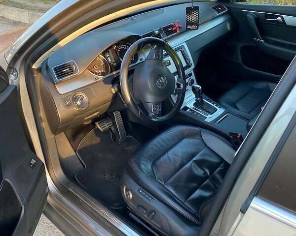 Сірий Фольксваген Пассат, об'ємом двигуна 2 л та пробігом 309 тис. км за 13000 $, фото 8 на Automoto.ua