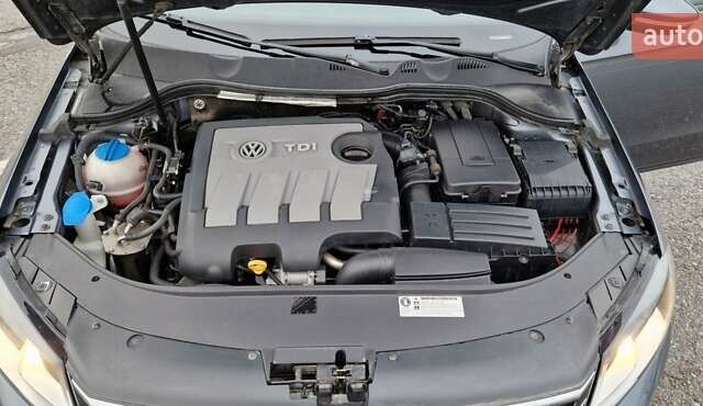 Серый Фольксваген Пассат, объемом двигателя 1.6 л и пробегом 228 тыс. км за 10499 $, фото 20 на Automoto.ua