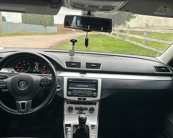 Серый Фольксваген Пассат, объемом двигателя 1.6 л и пробегом 235 тыс. км за 9000 $, фото 5 на Automoto.ua