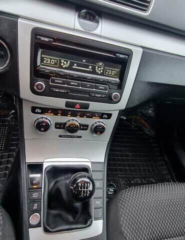 Серый Фольксваген Пассат, объемом двигателя 1.6 л и пробегом 228 тыс. км за 10499 $, фото 14 на Automoto.ua