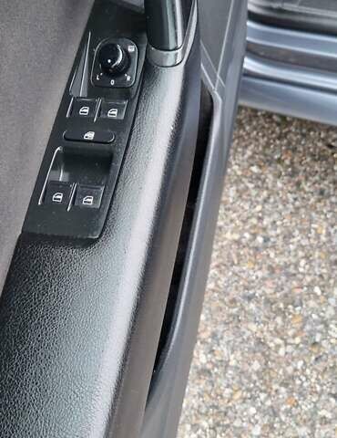 Серый Фольксваген Пассат, объемом двигателя 1.6 л и пробегом 228 тыс. км за 10499 $, фото 12 на Automoto.ua