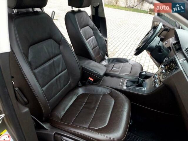 Сірий Фольксваген Пассат, об'ємом двигуна 2 л та пробігом 275 тис. км за 10900 $, фото 55 на Automoto.ua