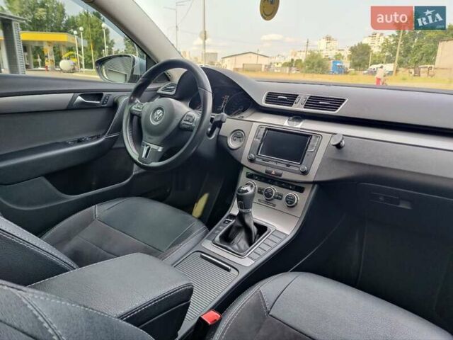 Сірий Фольксваген Пассат, об'ємом двигуна 1.97 л та пробігом 296 тис. км за 11600 $, фото 32 на Automoto.ua
