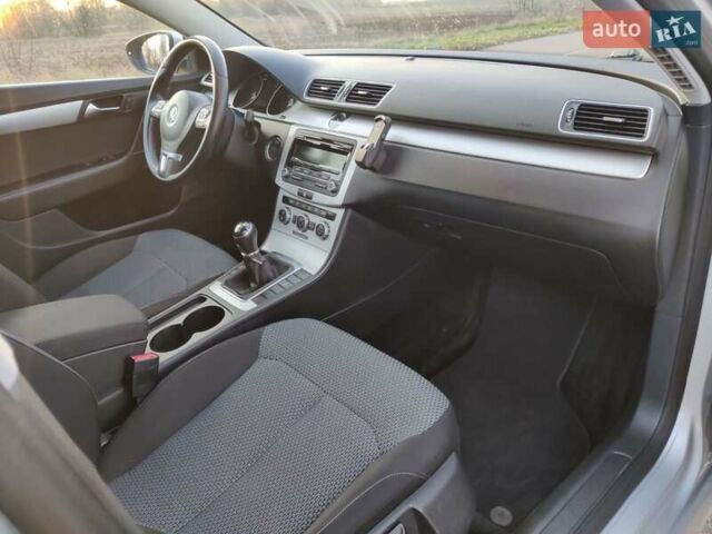 Сірий Фольксваген Пассат, об'ємом двигуна 1.6 л та пробігом 269 тис. км за 9900 $, фото 28 на Automoto.ua