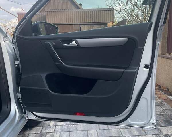 Серый Фольксваген Пассат, объемом двигателя 2 л и пробегом 293 тыс. км за 13000 $, фото 13 на Automoto.ua