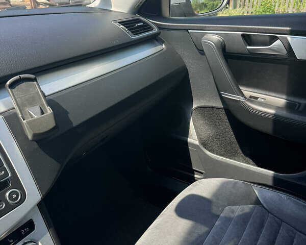 Серый Фольксваген Пассат, объемом двигателя 1.97 л и пробегом 324 тыс. км за 11100 $, фото 14 на Automoto.ua