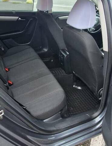 Серый Фольксваген Пассат, объемом двигателя 1.6 л и пробегом 228 тыс. км за 10499 $, фото 9 на Automoto.ua