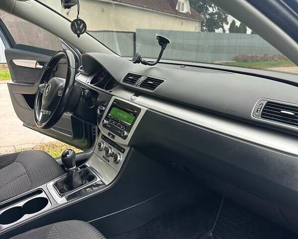 Серый Фольксваген Пассат, объемом двигателя 1.6 л и пробегом 235 тыс. км за 9000 $, фото 6 на Automoto.ua