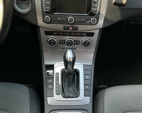 Серый Фольксваген Пассат, объемом двигателя 2 л и пробегом 213 тыс. км за 11700 $, фото 22 на Automoto.ua