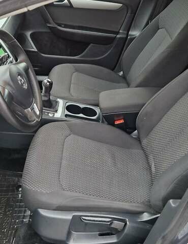 Серый Фольксваген Пассат, объемом двигателя 1.6 л и пробегом 228 тыс. км за 10499 $, фото 11 на Automoto.ua