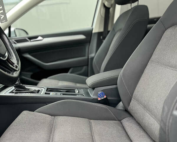 Сірий Фольксваген Пассат, об'ємом двигуна 2 л та пробігом 322 тис. км за 13850 $, фото 17 на Automoto.ua