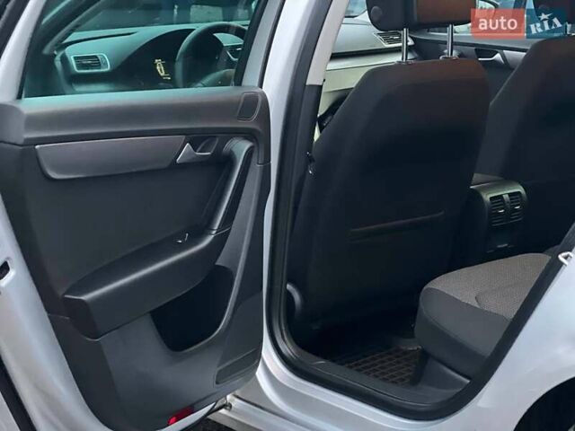 Серый Фольксваген Пассат, объемом двигателя 1.97 л и пробегом 288 тыс. км за 9800 $, фото 7 на Automoto.ua