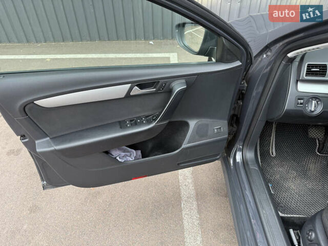 Серый Фольксваген Пассат, объемом двигателя 2 л и пробегом 324 тыс. км за 13500 $, фото 23 на Automoto.ua