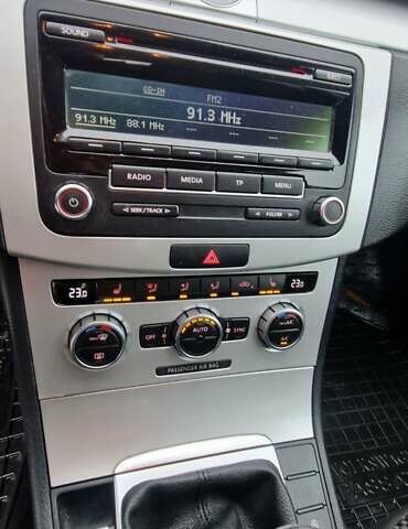 Серый Фольксваген Пассат, объемом двигателя 1.6 л и пробегом 228 тыс. км за 10499 $, фото 15 на Automoto.ua