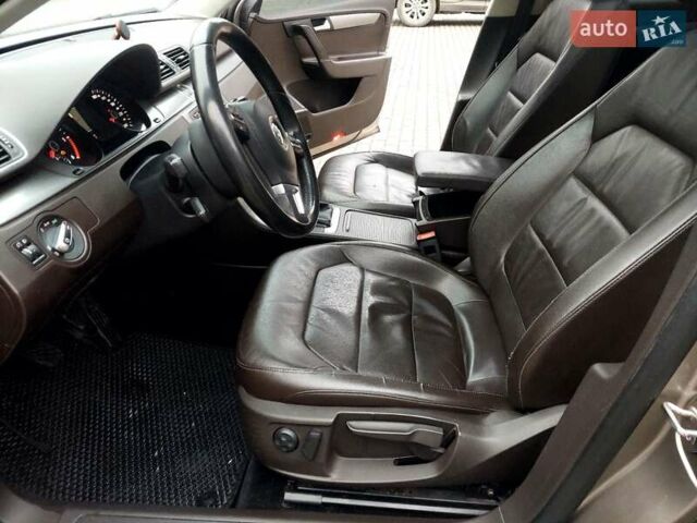 Сірий Фольксваген Пассат, об'ємом двигуна 2 л та пробігом 275 тис. км за 10900 $, фото 53 на Automoto.ua