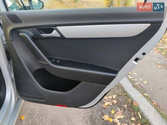 Сірий Фольксваген Пассат, об'ємом двигуна 1.6 л та пробігом 269 тис. км за 9900 $, фото 36 на Automoto.ua