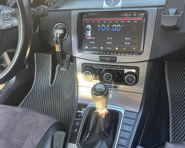 Серый Фольксваген Пассат, объемом двигателя 1.97 л и пробегом 280 тыс. км за 12000 $, фото 35 на Automoto.ua