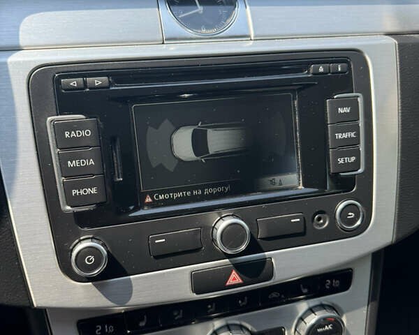 Серый Фольксваген Пассат, объемом двигателя 1.97 л и пробегом 324 тыс. км за 11400 $, фото 18 на Automoto.ua