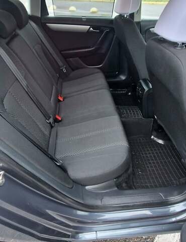 Серый Фольксваген Пассат, объемом двигателя 1.6 л и пробегом 228 тыс. км за 10499 $, фото 19 на Automoto.ua