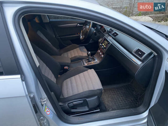 Серый Фольксваген Пассат, объемом двигателя 2 л и пробегом 290 тыс. км за 9988 $, фото 5 на Automoto.ua