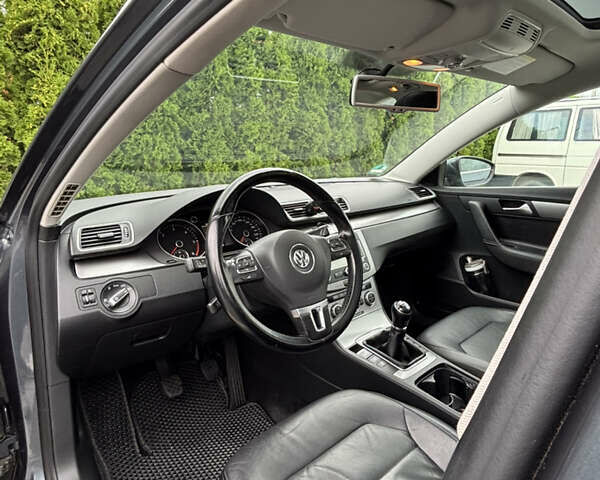 Сірий Фольксваген Пассат, об'ємом двигуна 1.6 л та пробігом 240 тис. км за 12799 $, фото 21 на Automoto.ua