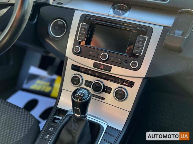 Серый Фольксваген Пассат, объемом двигателя 1.6 л и пробегом 200 тыс. км за 10900 $, фото 11 на Automoto.ua