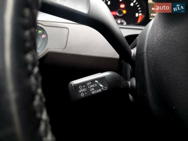 Сірий Фольксваген Пассат, об'ємом двигуна 2 л та пробігом 275 тис. км за 10900 $, фото 85 на Automoto.ua