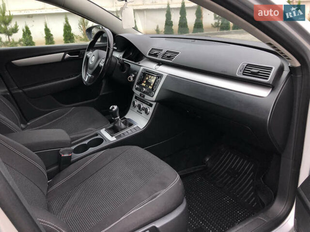 Серый Фольксваген Пассат, объемом двигателя 1.6 л и пробегом 284 тыс. км за 9500 $, фото 45 на Automoto.ua