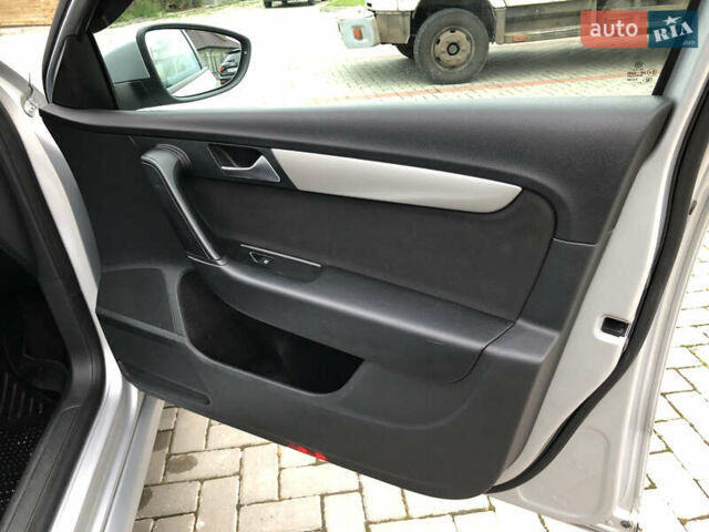 Серый Фольксваген Пассат, объемом двигателя 1.6 л и пробегом 284 тыс. км за 9500 $, фото 44 на Automoto.ua