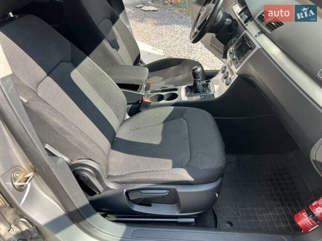 Серый Фольксваген Пассат, объемом двигателя 1.6 л и пробегом 193 тыс. км за 9500 $, фото 28 на Automoto.ua