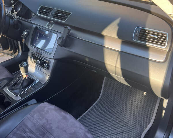 Серый Фольксваген Пассат, объемом двигателя 1.97 л и пробегом 280 тыс. км за 12000 $, фото 36 на Automoto.ua