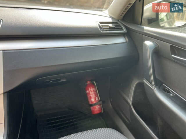 Серый Фольксваген Пассат, объемом двигателя 1.6 л и пробегом 193 тыс. км за 9500 $, фото 20 на Automoto.ua