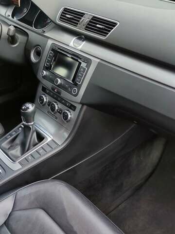 Серый Фольксваген Пассат, объемом двигателя 1.6 л и пробегом 273 тыс. км за 10500 $, фото 39 на Automoto.ua