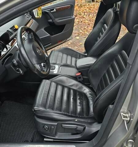 Серый Фольксваген Пассат, объемом двигателя 2 л и пробегом 307 тыс. км за 12500 $, фото 4 на Automoto.ua