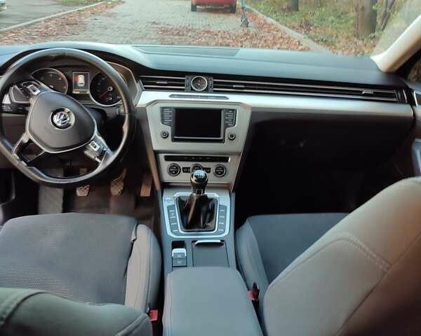 Сірий Фольксваген Пассат, об'ємом двигуна 1.6 л та пробігом 216 тис. км за 14800 $, фото 5 на Automoto.ua