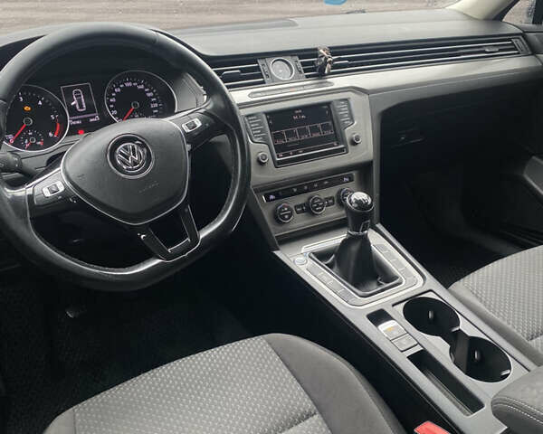 Сірий Фольксваген Пассат, об'ємом двигуна 2 л та пробігом 310 тис. км за 13000 $, фото 5 на Automoto.ua