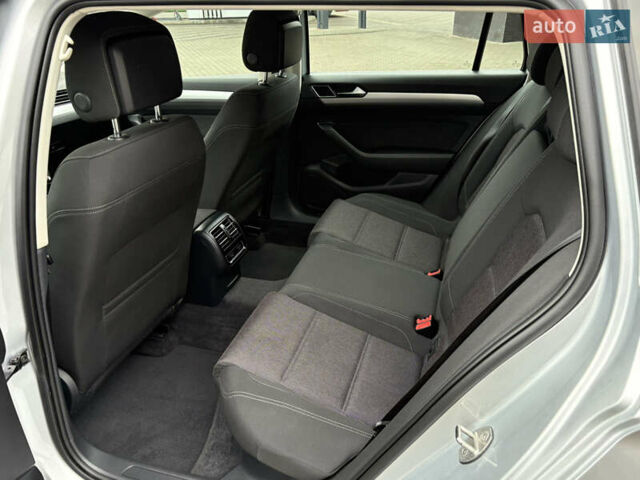 Серый Фольксваген Пассат, объемом двигателя 1.6 л и пробегом 251 тыс. км за 12300 $, фото 9 на Automoto.ua