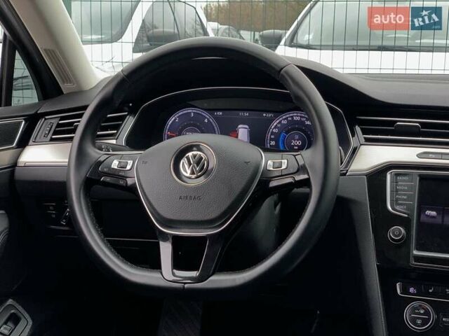 Серый Фольксваген Пассат, объемом двигателя 2 л и пробегом 182 тыс. км за 16455 $, фото 58 на Automoto.ua