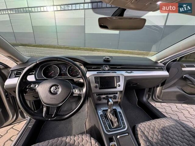 Сірий Фольксваген Пассат, об'ємом двигуна 1.6 л та пробігом 357 тис. км за 12999 $, фото 11 на Automoto.ua