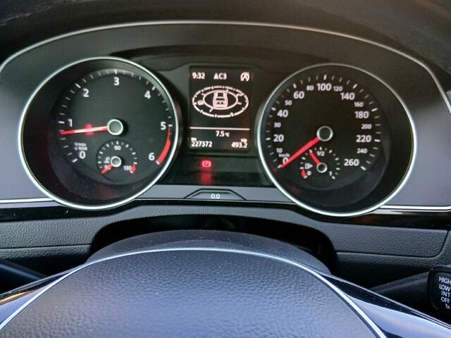 Серый Фольксваген Пассат, объемом двигателя 1.6 л и пробегом 221 тыс. км за 12800 $, фото 11 на Automoto.ua