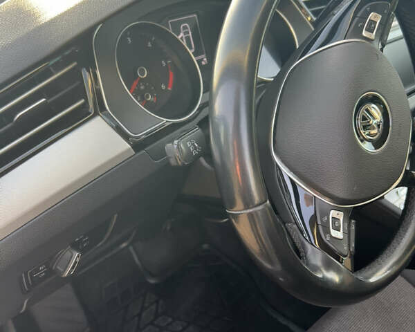 Фольксваген Пассат 2015 в Львове на Automoto.ua Серый Фольксваген Пассат, объемом двигателя 1.97 л и пробегом 315 тыс. км за 13500 $, фото 14 на Automoto.ua