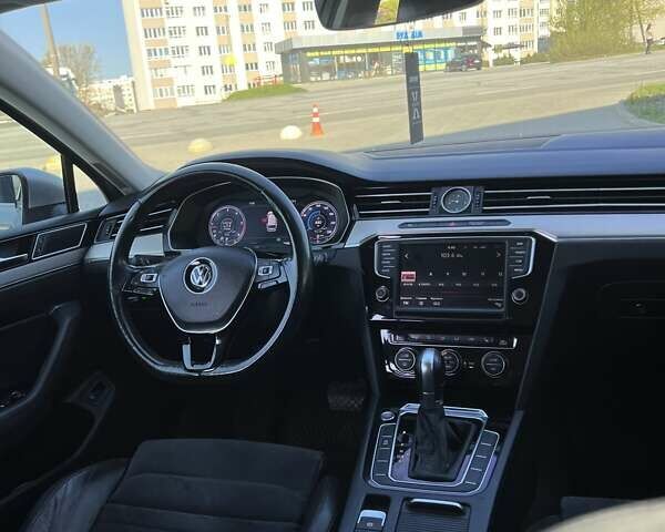 Серый Фольксваген Пассат, объемом двигателя 1.6 л и пробегом 265 тыс. км за 13850 $, фото 33 на Automoto.ua
