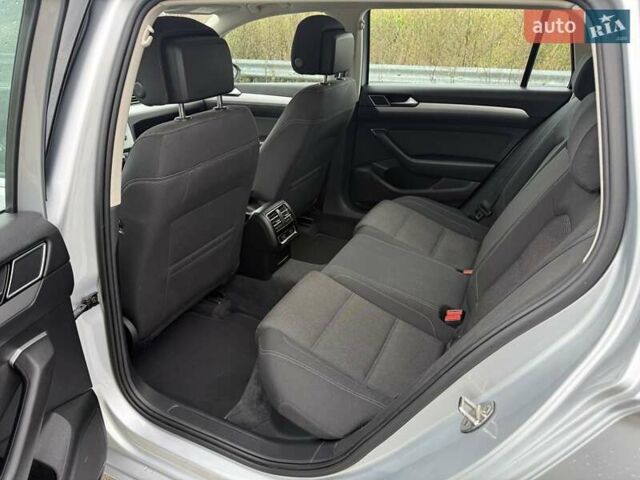 Серый Фольксваген Пассат, объемом двигателя 1.6 л и пробегом 325 тыс. км за 12200 $, фото 19 на Automoto.ua