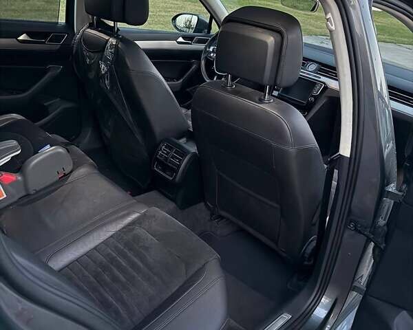 Серый Фольксваген Пассат, объемом двигателя 1.6 л и пробегом 233 тыс. км за 14200 $, фото 12 на Automoto.ua