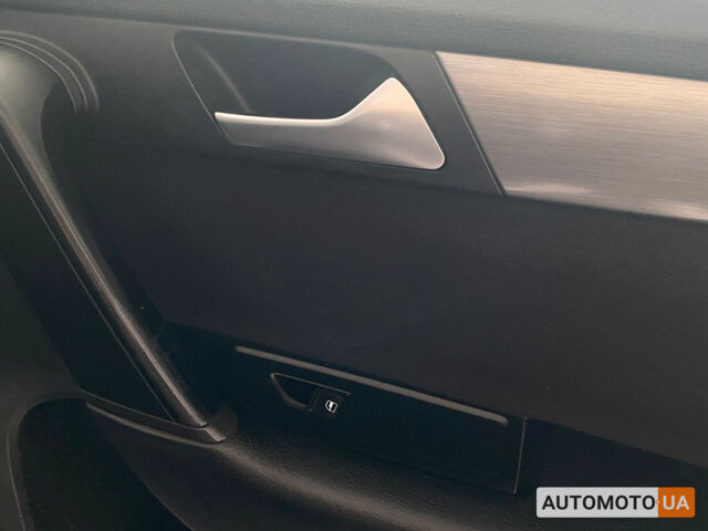 Серый Фольксваген Пассат, объемом двигателя 2 л и пробегом 285 тыс. км за 12500 $, фото 9 на Automoto.ua