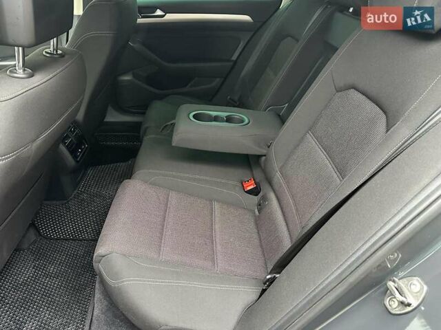 Сірий Фольксваген Пассат, об'ємом двигуна 2 л та пробігом 283 тис. км за 14990 $, фото 14 на Automoto.ua