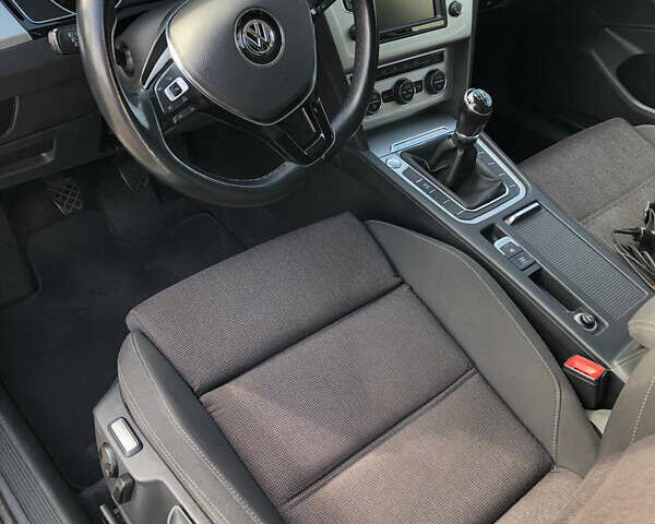 Серый Фольксваген Пассат, объемом двигателя 1.6 л и пробегом 299 тыс. км за 14250 $, фото 19 на Automoto.ua